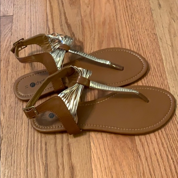 Chatties Platinum Gold Roman Style Sandals - Picture 2 of 6
